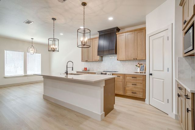 725 Haynie Drive, Runaway Bay, TX 76426