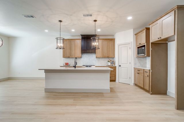 725 Haynie Drive, Runaway Bay, TX 76426