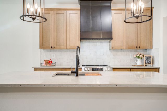 725 Haynie Drive, Runaway Bay, TX 76426