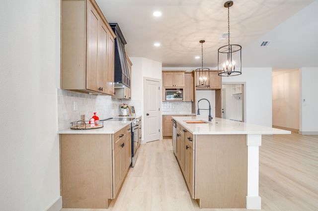 725 Haynie Drive, Runaway Bay, TX 76426