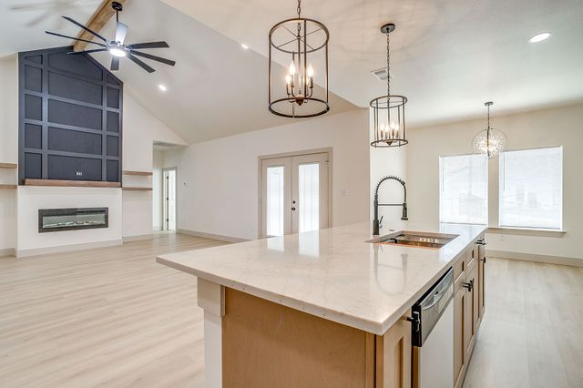 725 Haynie Drive, Runaway Bay, TX 76426