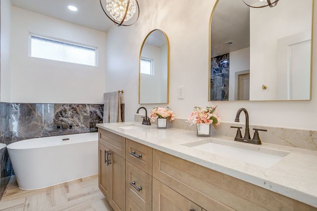 725 Haynie Drive, Runaway Bay, TX 76426