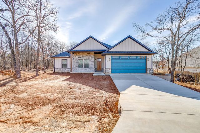 725 Haynie Drive, Runaway Bay, TX 76426