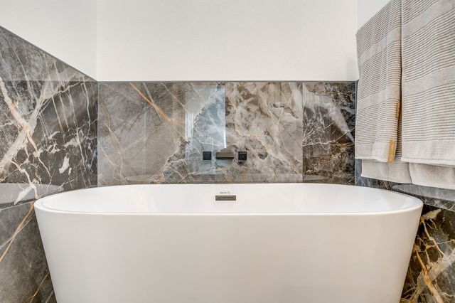 725 Haynie Drive, Runaway Bay, TX 76426