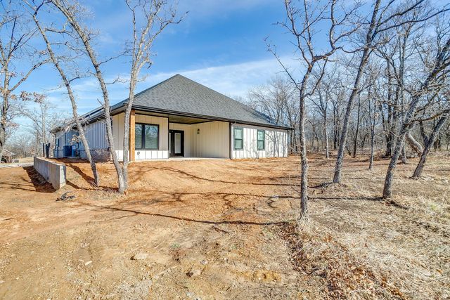 725 Haynie Drive, Runaway Bay, TX 76426