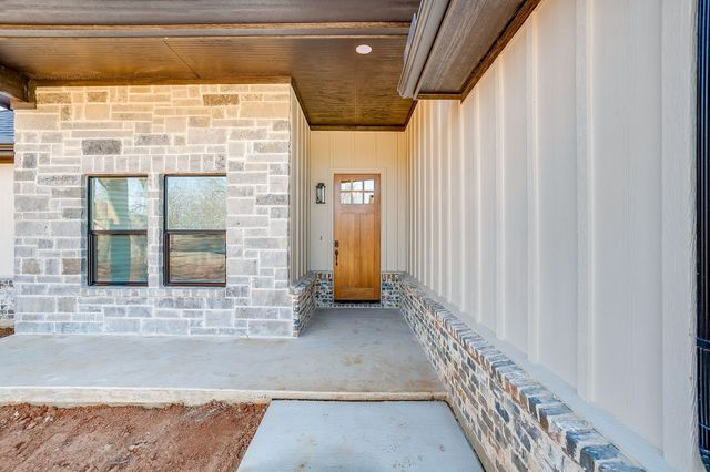 725 Haynie Drive, Runaway Bay, TX 76426