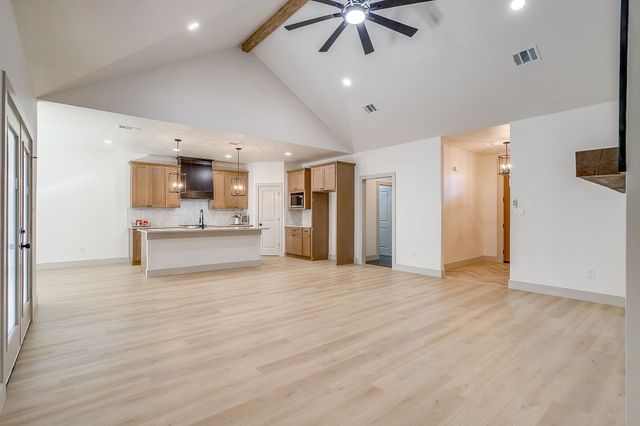 725 Haynie Drive, Runaway Bay, TX 76426