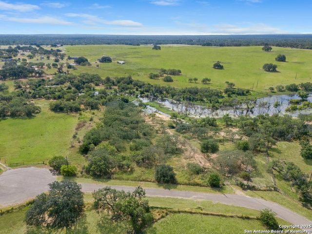 200 lolita, Lytle, TX 78052