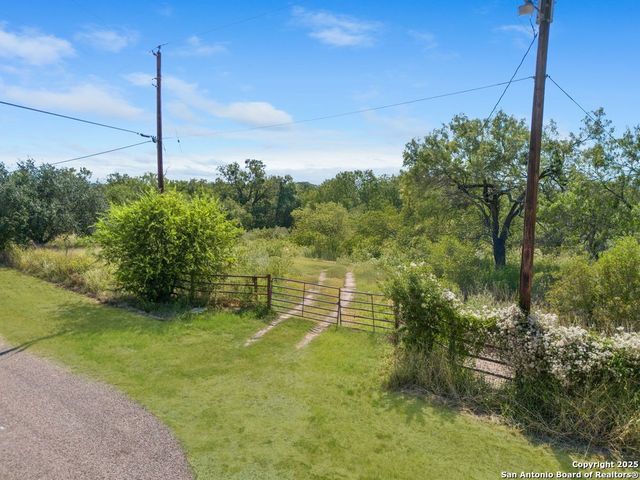 200 lolita, Lytle, TX 78052