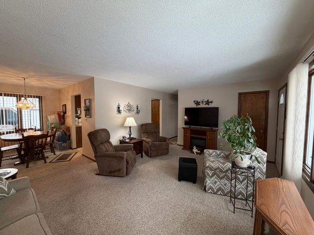 1809 15th Street S, Fargo, ND 58103