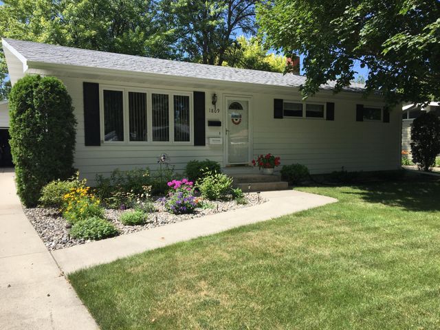1809 15th Street S, Fargo, ND 58103