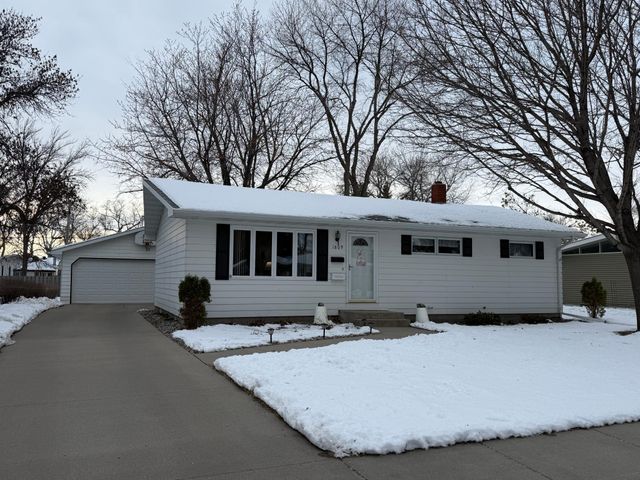 1809 15th Street S, Fargo, ND 58103