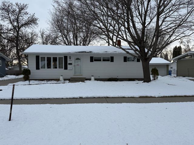 1809 15th Street S, Fargo, ND 58103