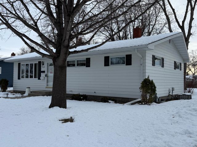 1809 15th Street S, Fargo, ND 58103