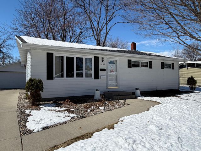 1809 15th Street S, Fargo, ND 58103