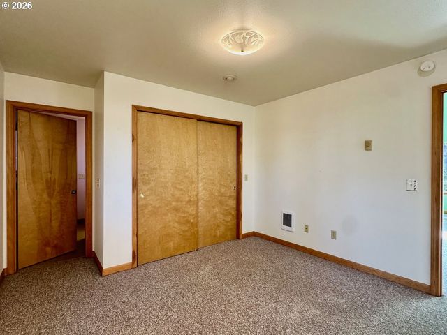 277 N DOLPHIN St, Rockaway Beach, OR 97136