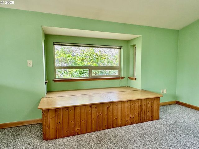 277 N DOLPHIN St, Rockaway Beach, OR 97136