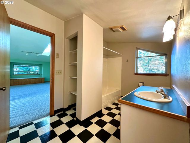 277 N DOLPHIN St, Rockaway Beach, OR 97136