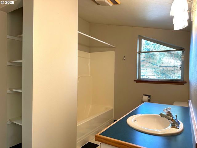 277 N DOLPHIN St, Rockaway Beach, OR 97136