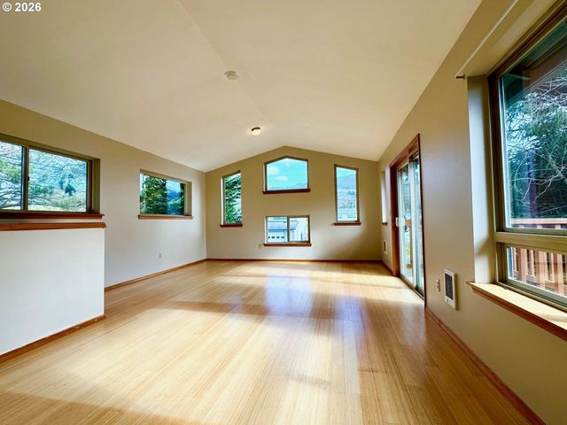 277 N DOLPHIN St, Rockaway Beach, OR 97136