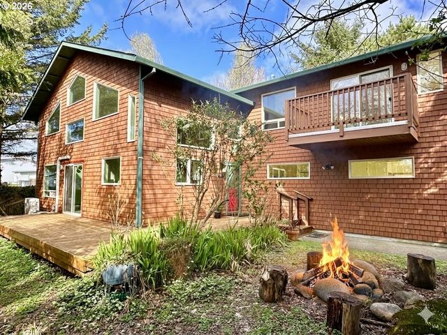 277 N DOLPHIN St, Rockaway Beach, OR 97136