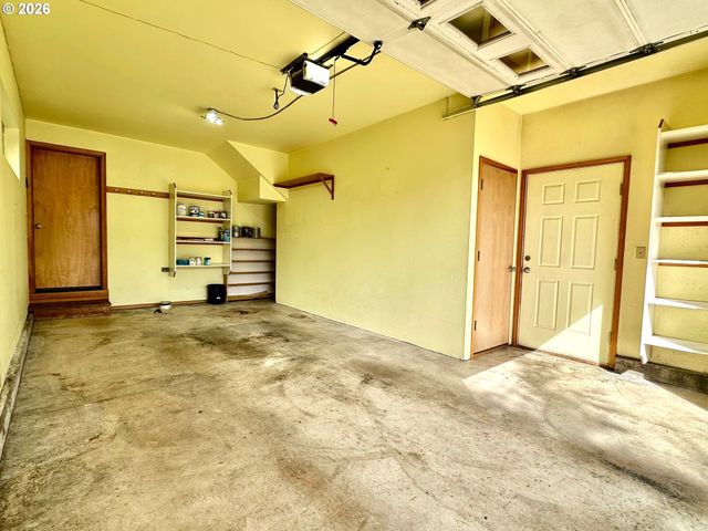 277 N DOLPHIN St, Rockaway Beach, OR 97136