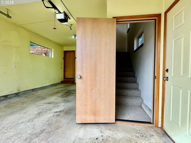 277 N DOLPHIN St, Rockaway Beach, OR 97136