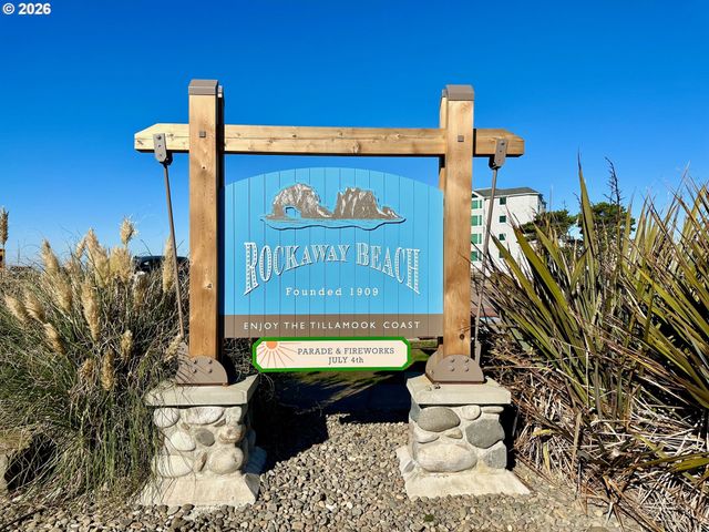 277 N DOLPHIN St, Rockaway Beach, OR 97136