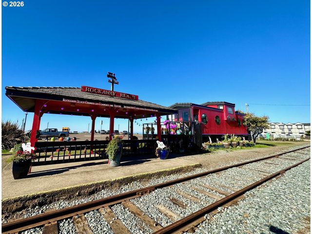 277 N DOLPHIN St, Rockaway Beach, OR 97136