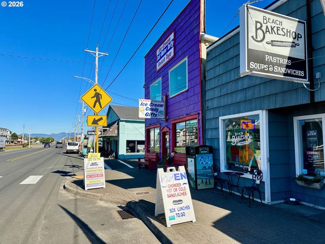 277 N DOLPHIN St, Rockaway Beach, OR 97136