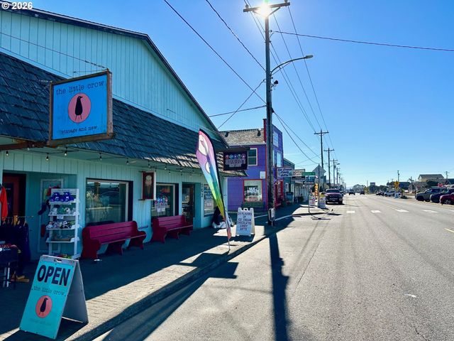 277 N DOLPHIN St, Rockaway Beach, OR 97136