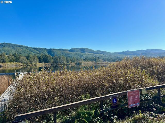 277 N DOLPHIN St, Rockaway Beach, OR 97136