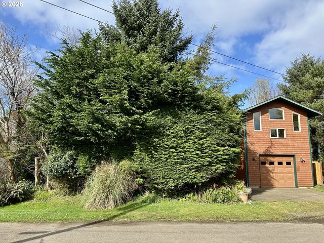 277 N DOLPHIN St, Rockaway Beach, OR 97136