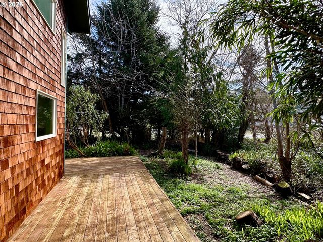 277 N DOLPHIN St, Rockaway Beach, OR 97136