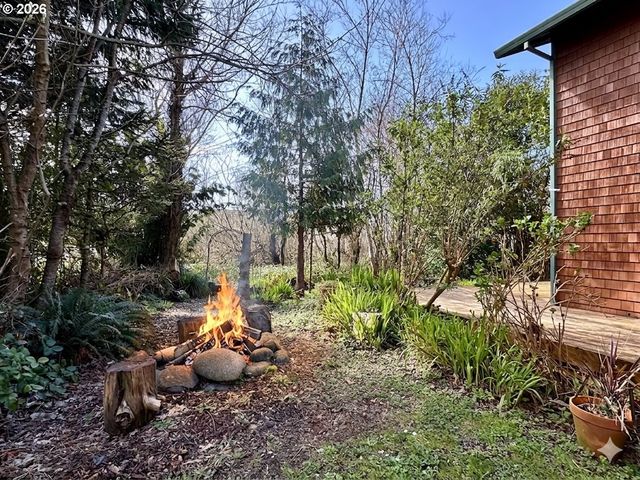 277 N DOLPHIN St, Rockaway Beach, OR 97136