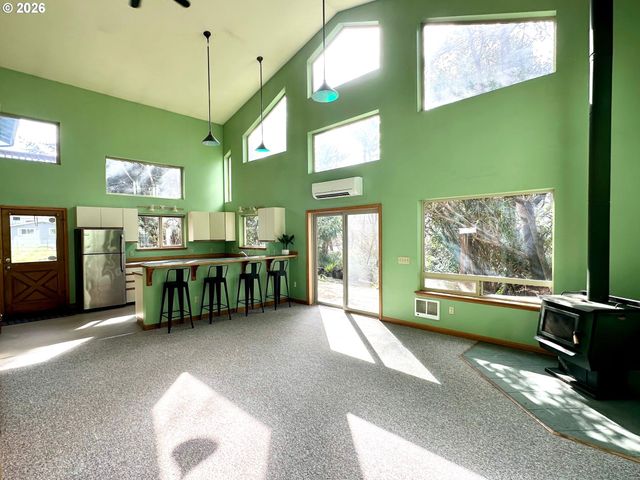 277 N DOLPHIN St, Rockaway Beach, OR 97136