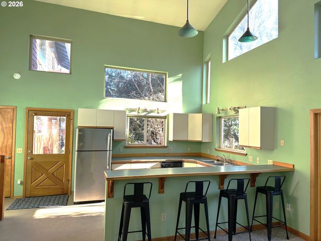 277 N DOLPHIN St, Rockaway Beach, OR 97136