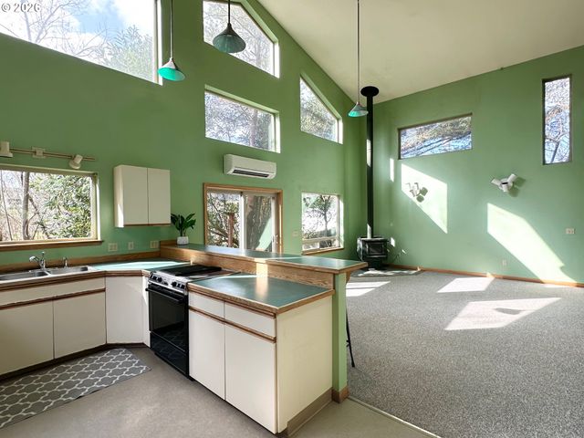 277 N DOLPHIN St, Rockaway Beach, OR 97136