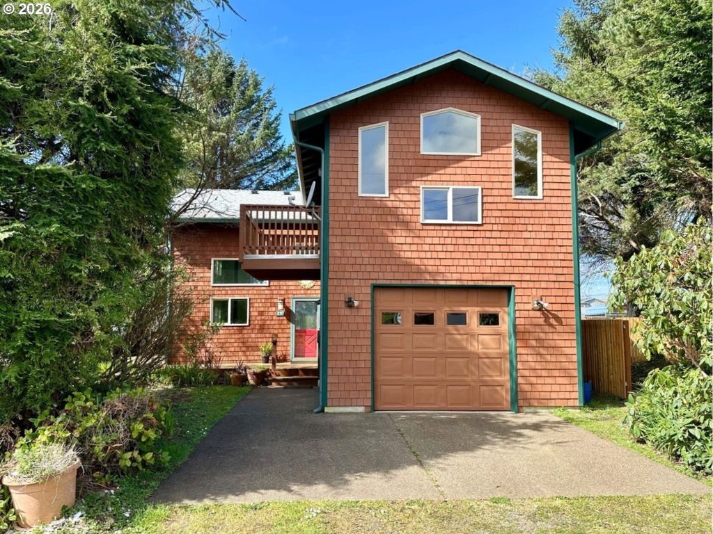 277 N DOLPHIN St, Rockaway Beach, OR 97136