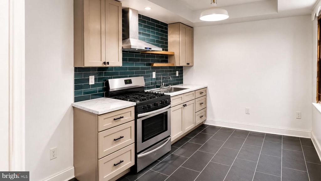 2633 N FRANKLIN ST, Philadelphia, PA 19133