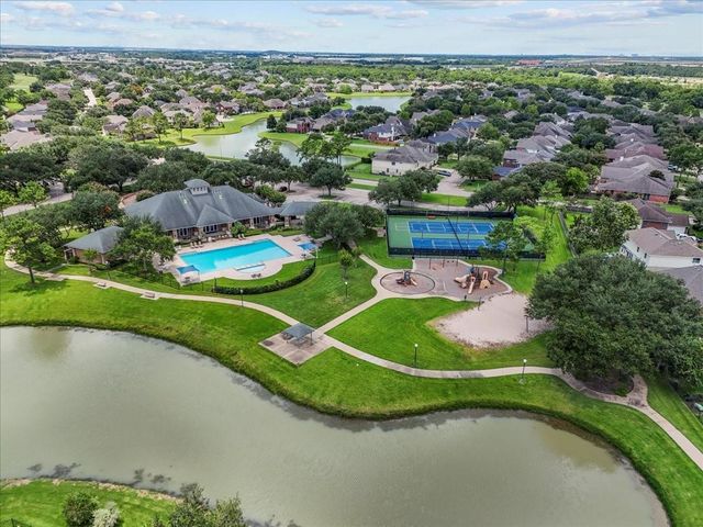 2758 Laguna Pointe Drive, Pearland, TX 77584