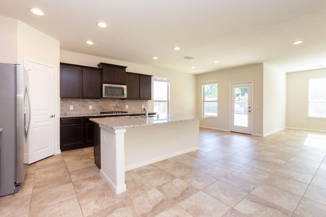 10 Log House Court, Tomball, TX 77375