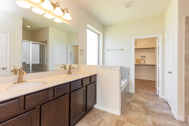 10 Log House Court, Tomball, TX 77375