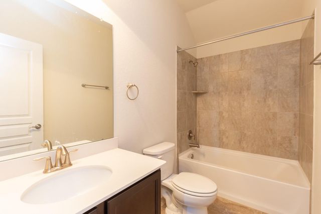 10 Log House Court, Tomball, TX 77375