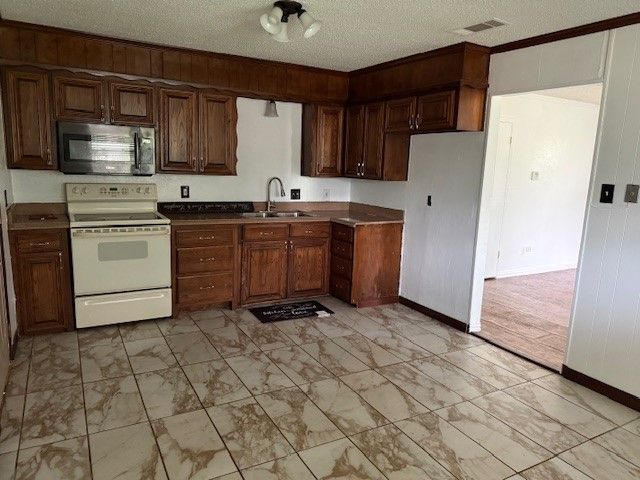 2916 Refugio Avenue, Fort Worth, TX 76106