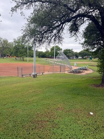 2916 Refugio Avenue, Fort Worth, TX 76106