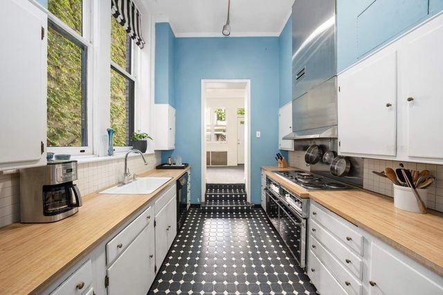 125 E 69th Street, New York City, NY 10021