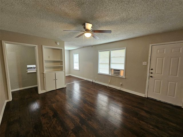 6401 Hollis Avenue 6403, Dallas, TX 75227