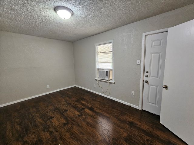 6401 Hollis Avenue 6403, Dallas, TX 75227
