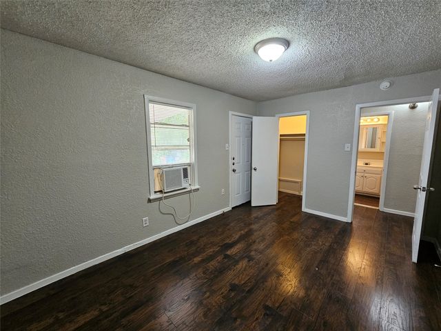 6401 Hollis Avenue 6403, Dallas, TX 75227